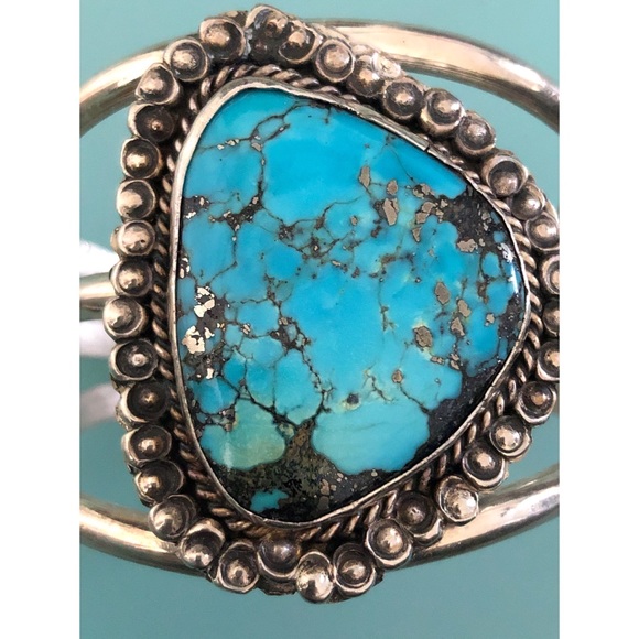 Vintage Native American Turquoise & Sterling Silver Tri-Shank Cuff Bracelet - Picture 5 of 14